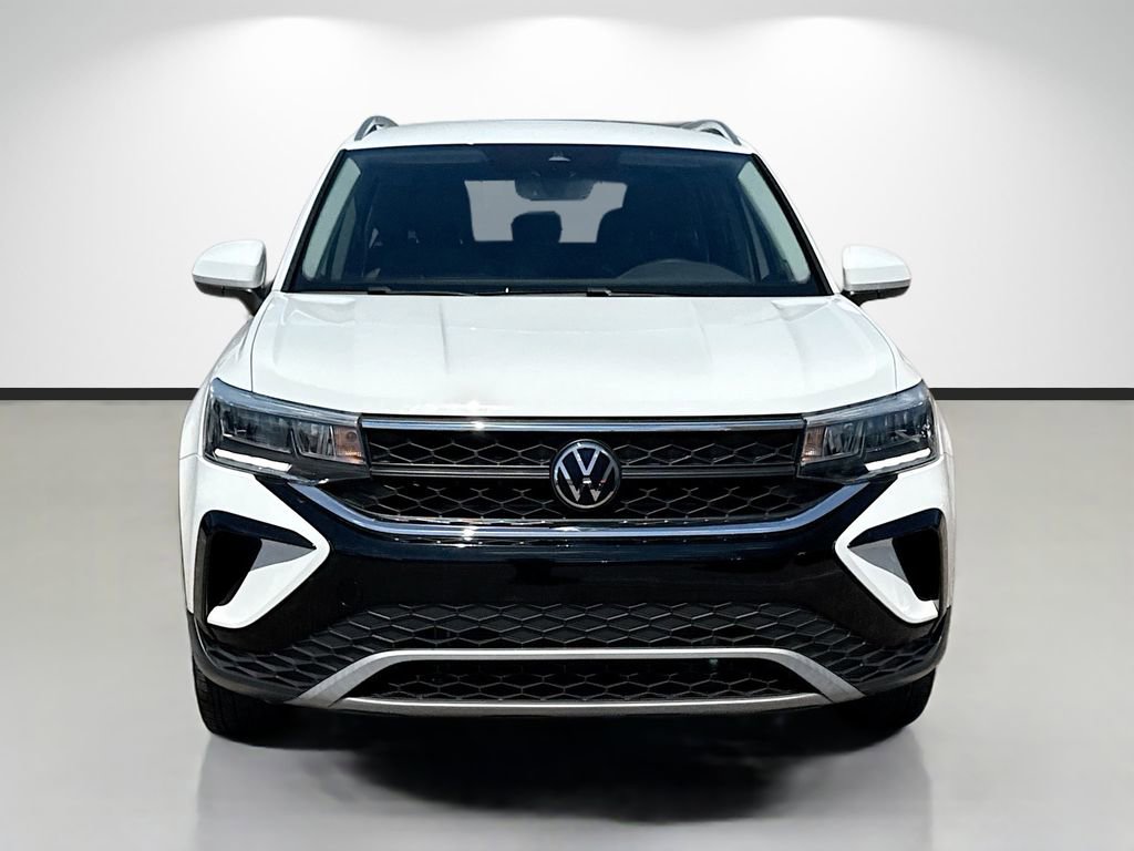 Used 2023 Volkswagen Taos SE w/ Black Wheel Package FWD image 8