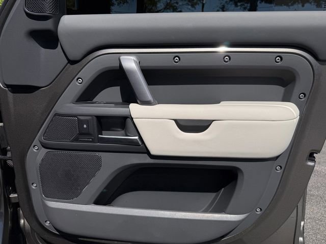 Used 2024 Land Rover Defender 110 X-Dynamic SE image 41