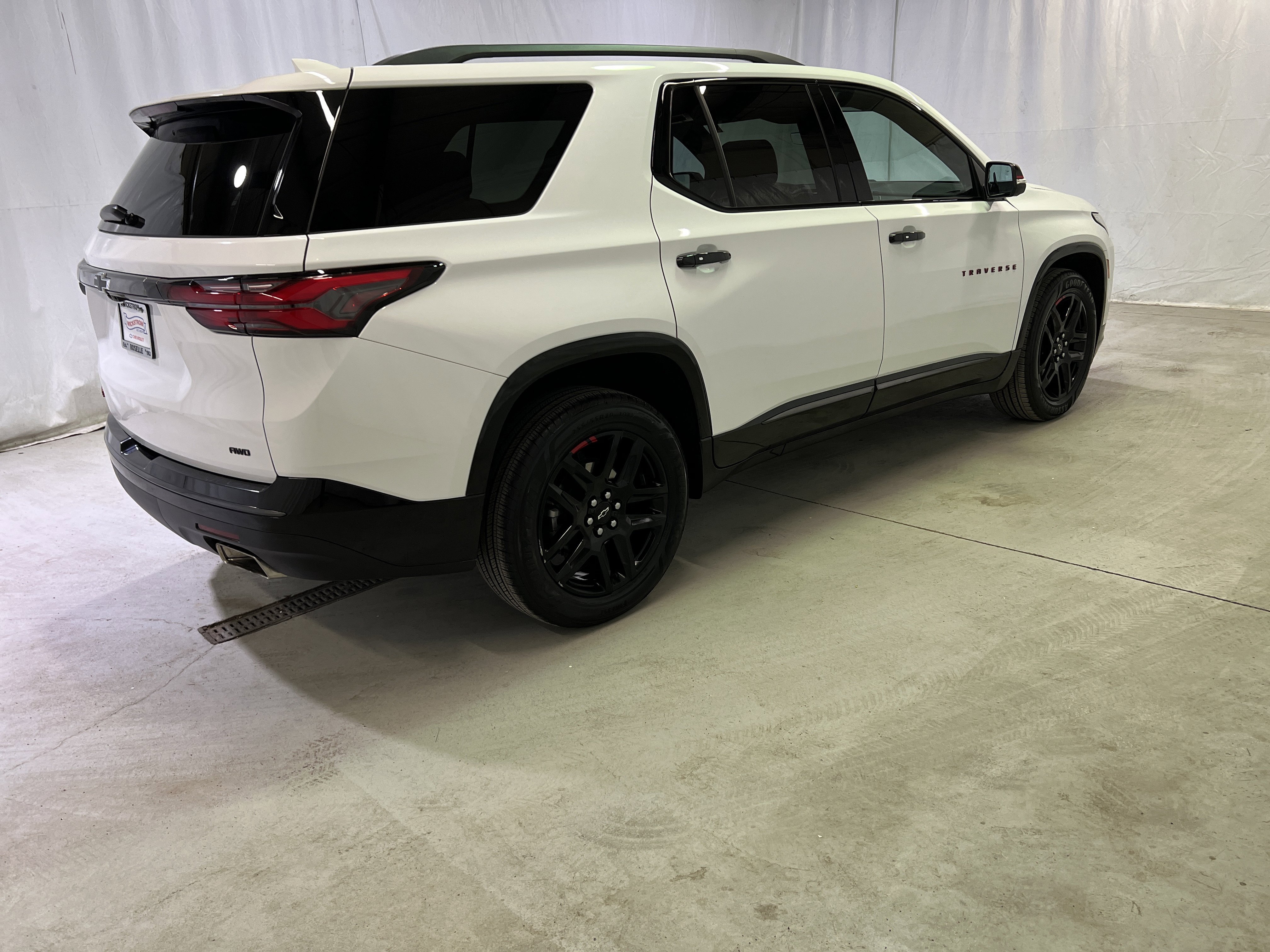 Used 2023 Chevrolet Traverse Premier w/ Redline Edition image 11