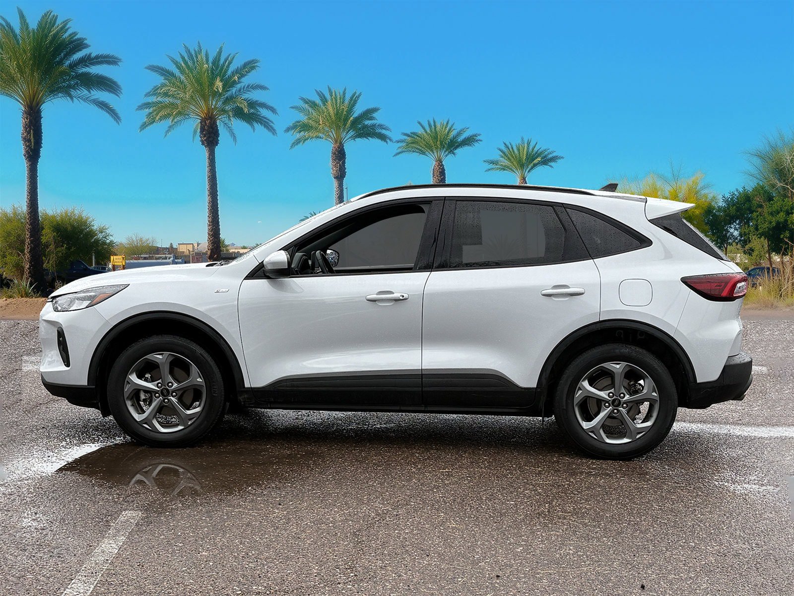 Certified 2025 Ford Escape ST-Line Select AWD/4WD image 2
