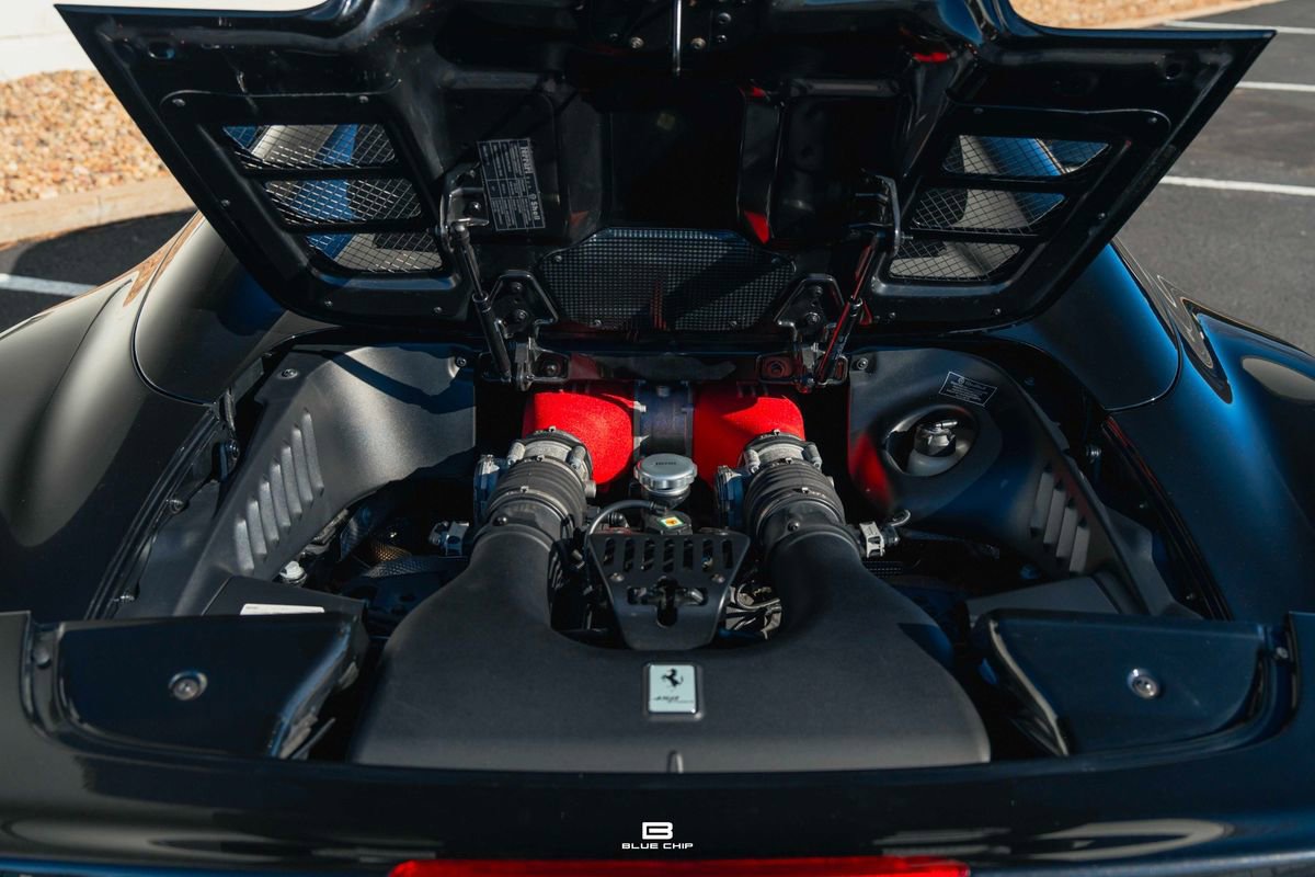 Used 2014 Ferrari 458 Spider image 33