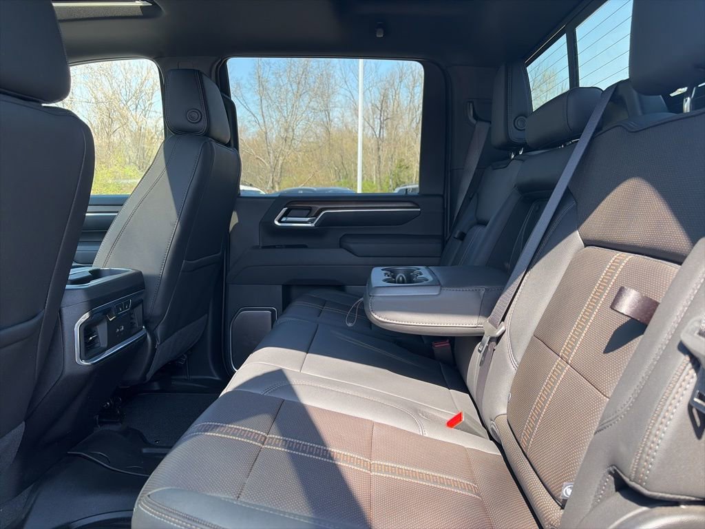 Used 2025 Chevrolet Silverado 3500 High Country w/ High Country Premium Package AWD/4WD image 25