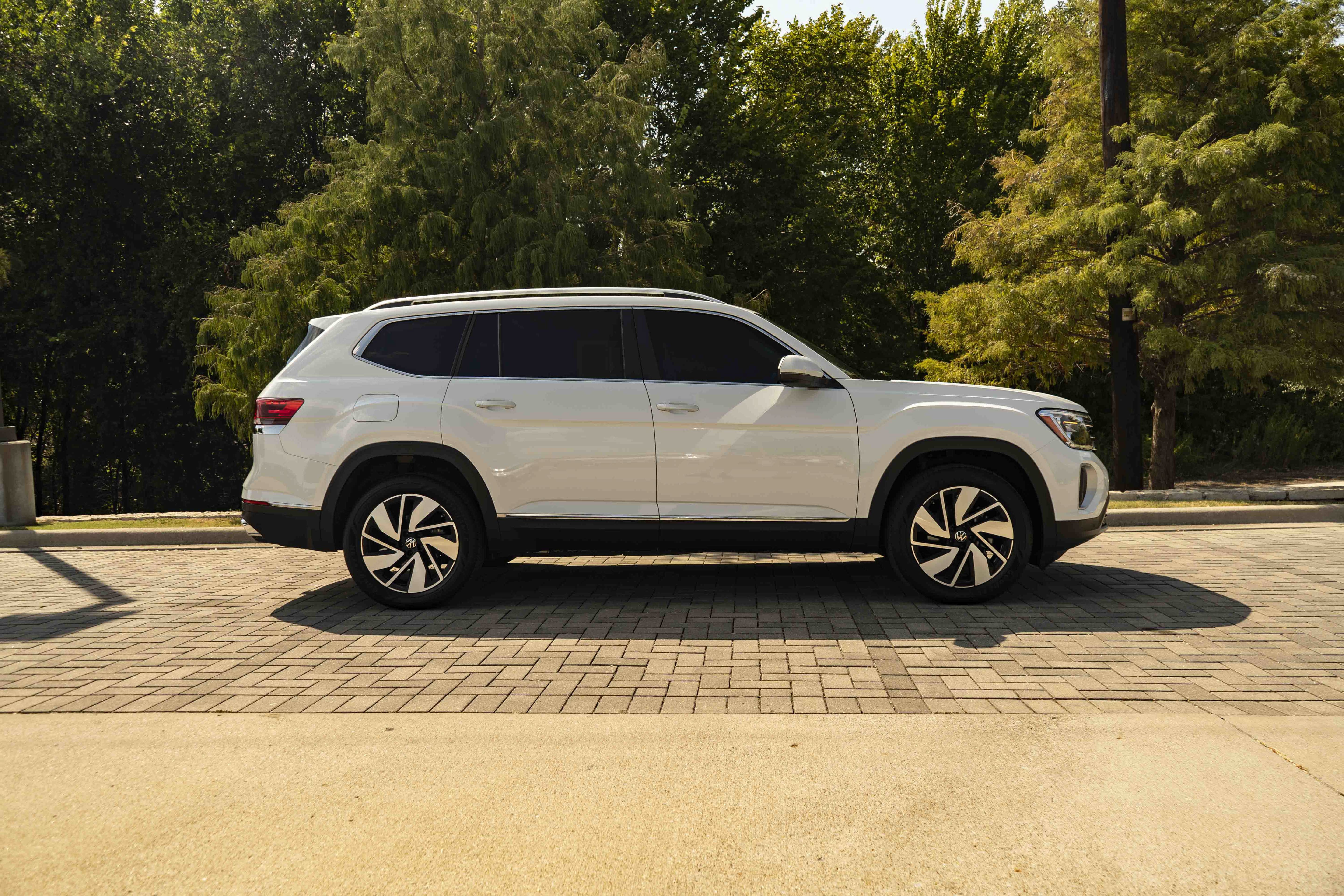 Certified 2024 Volkswagen Atlas SEL AWD/4WD image 9