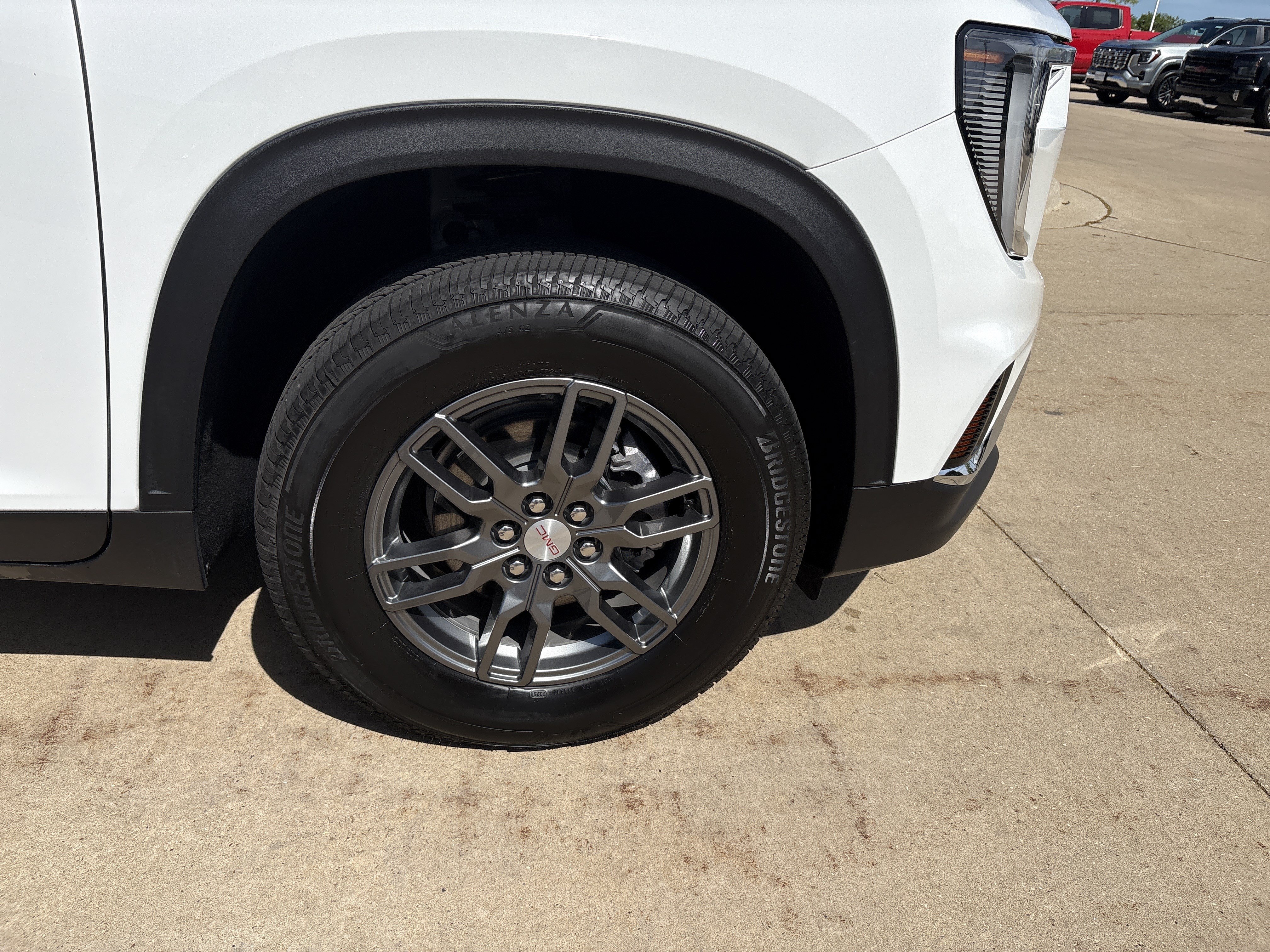Used 2025 GMC Acadia Elevation FWD image 9