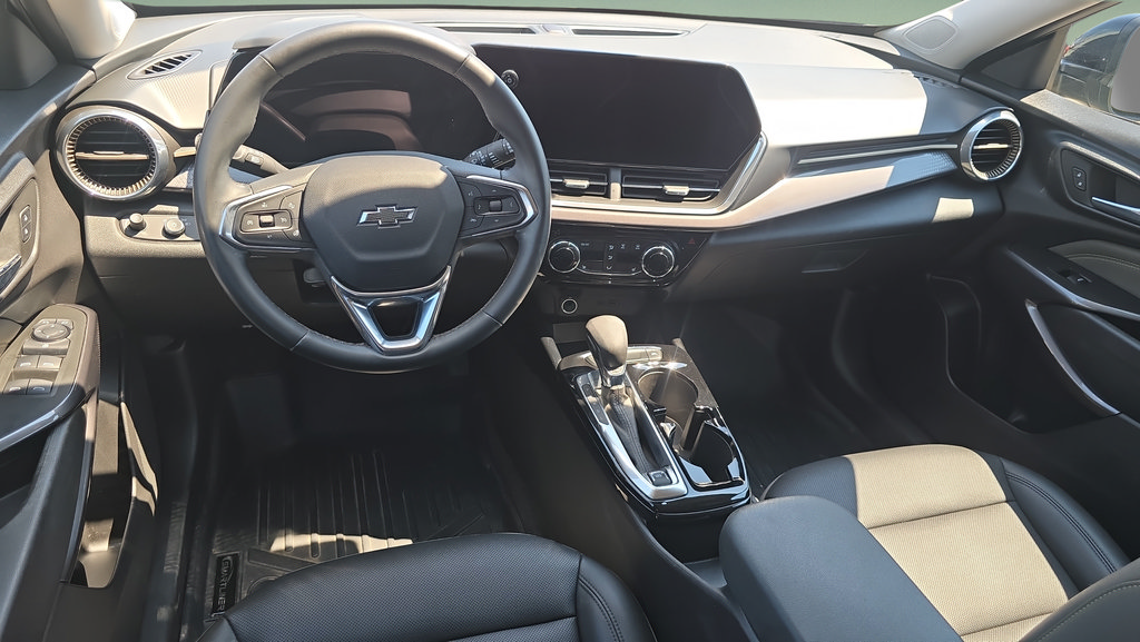 Used 2025 Chevrolet Trax ACTIV w/ Driver Confidence Package FWD image 18