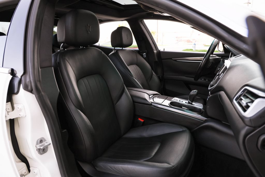Used 2015 Maserati Ghibli RWD image 24