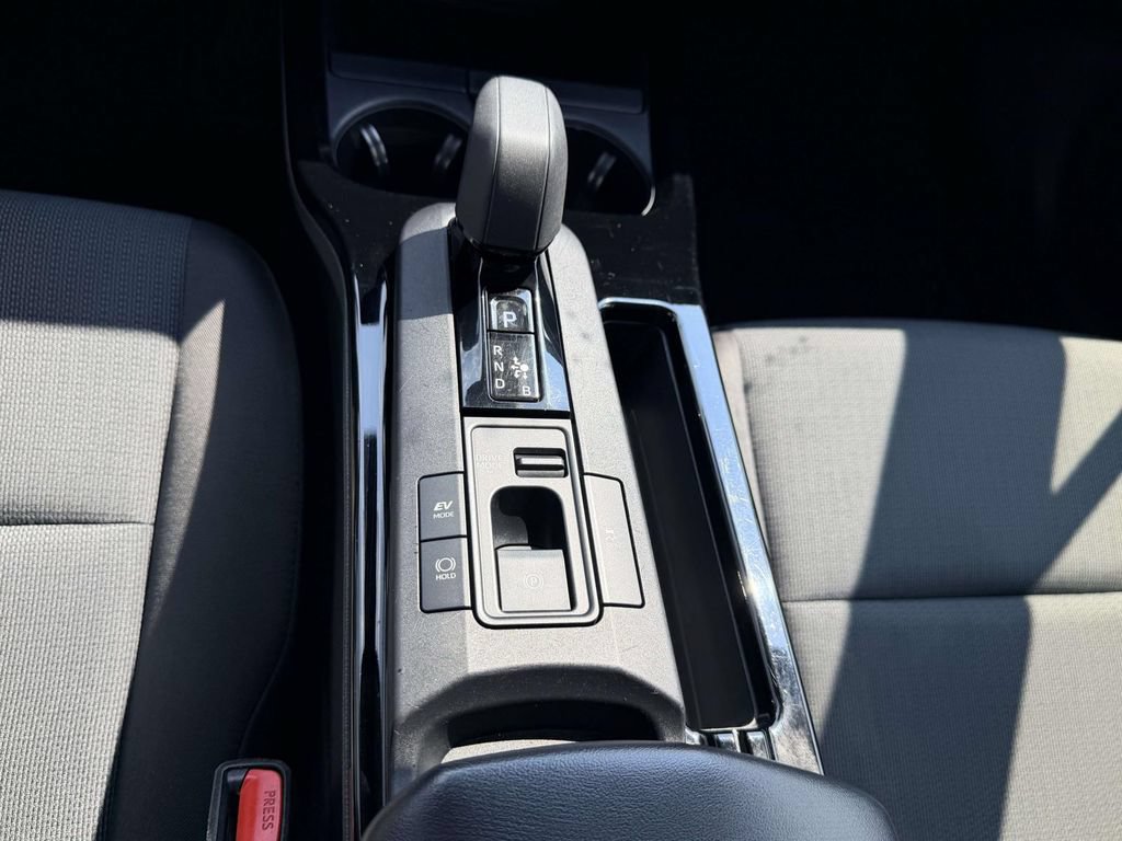 Used 2024 Toyota Prius LE FWD image 7