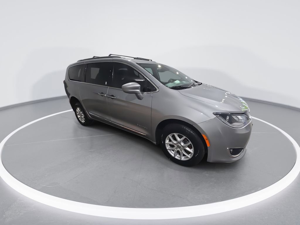 Used 2020 Chrysler Pacifica Touring-L FWD image 2