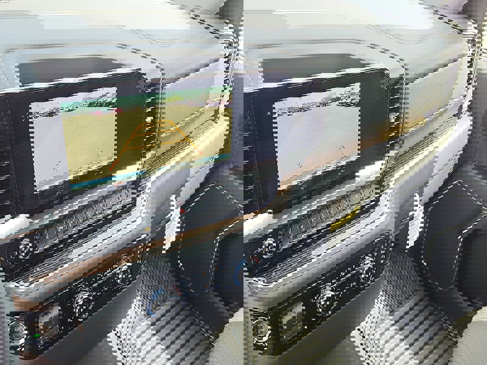 New 2026 GMC Sierra 1500 SLE image 17