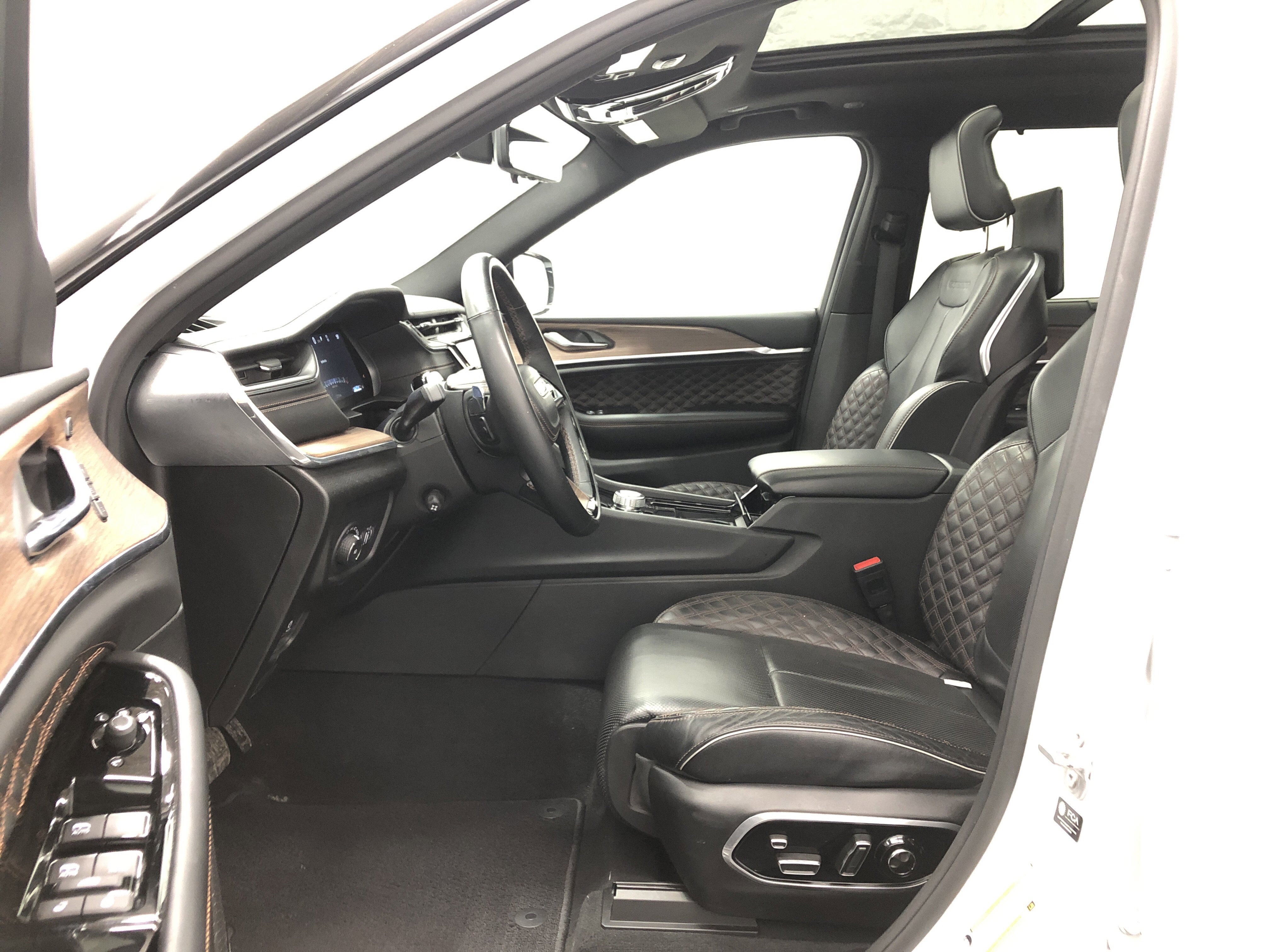 Certified 2024 Jeep Grand Cherokee L Summit w/ Advanced Protech Group IV image 16