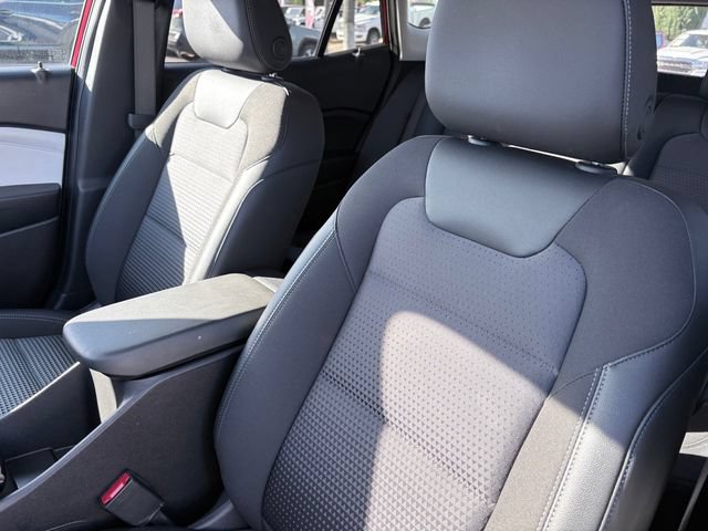Used 2025 Chevrolet Trax LT FWD image 12