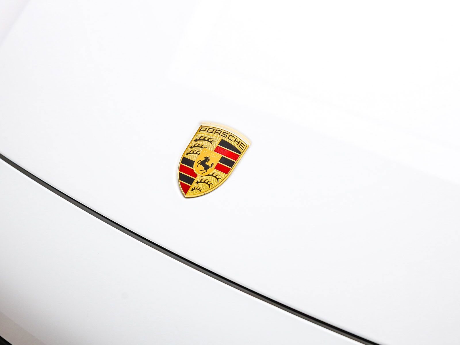 Certified 2022 Porsche Cayenne Platinum Edition image 12