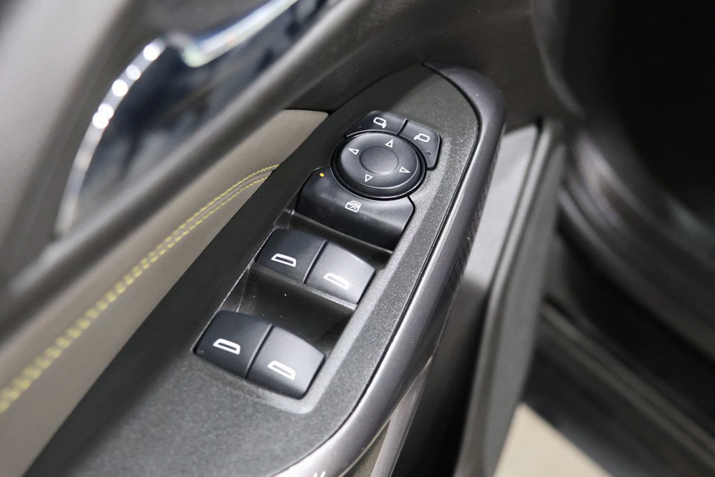 Used 2025 Chevrolet Trax ACTIV w/ Sunroof Package FWD image 19