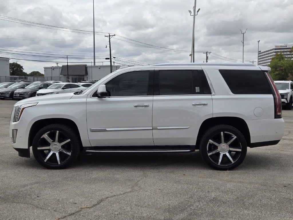 Used 2017 Cadillac Escalade Luxury AWD/4WD image 4