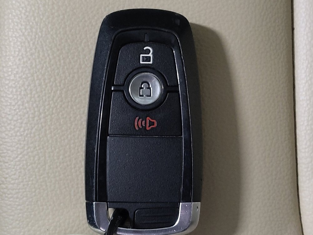 Used 2024 Ford Edge SEL image 32