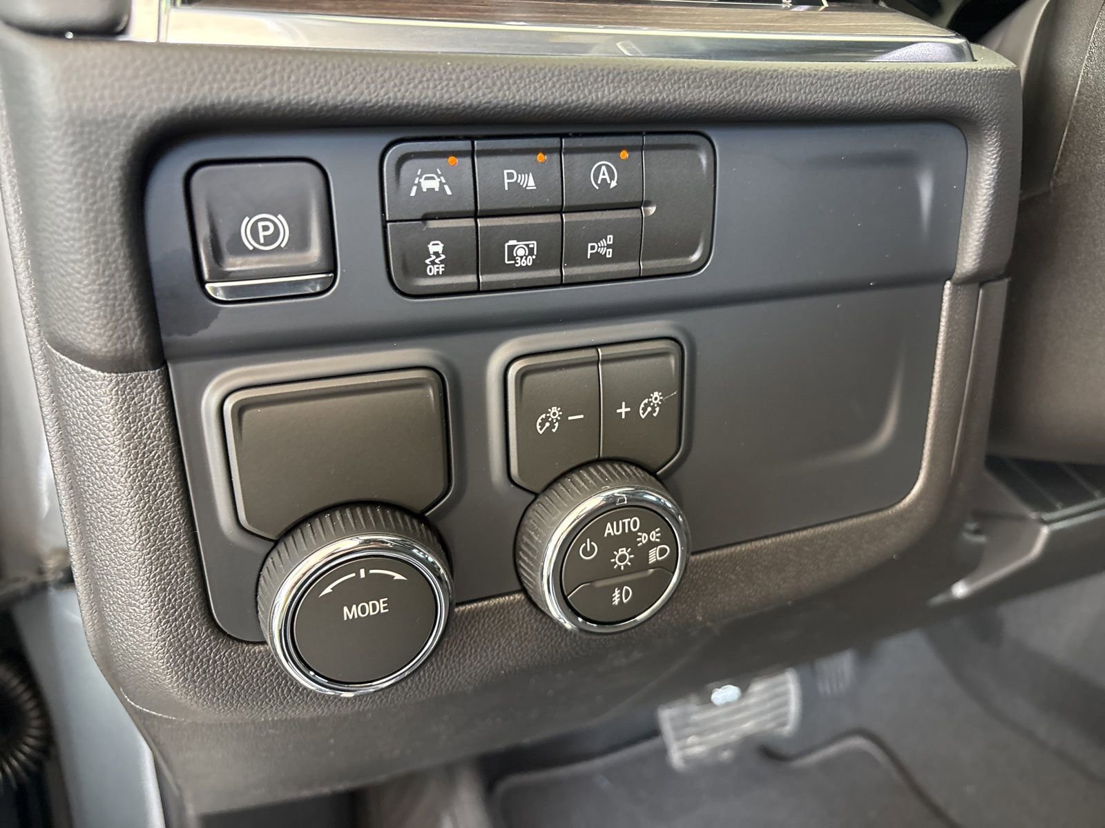 New 2026 Chevrolet Suburban LT RWD image 14