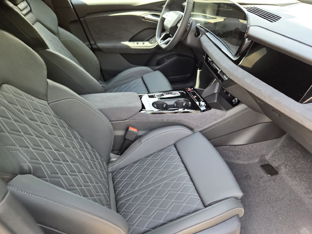 New 2027 Audi SQ6 e-tron Prestige AWD/4WD image 17