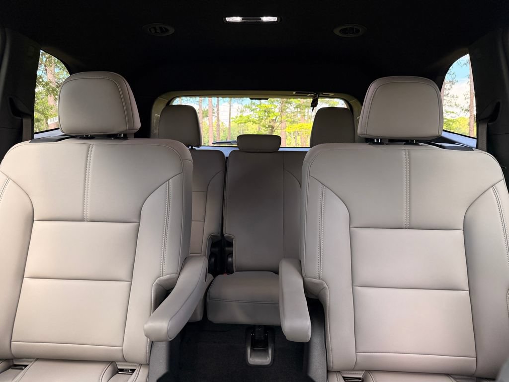 Used 2026 GMC Acadia Elevation w/ Elevation Premium Package FWD image 26