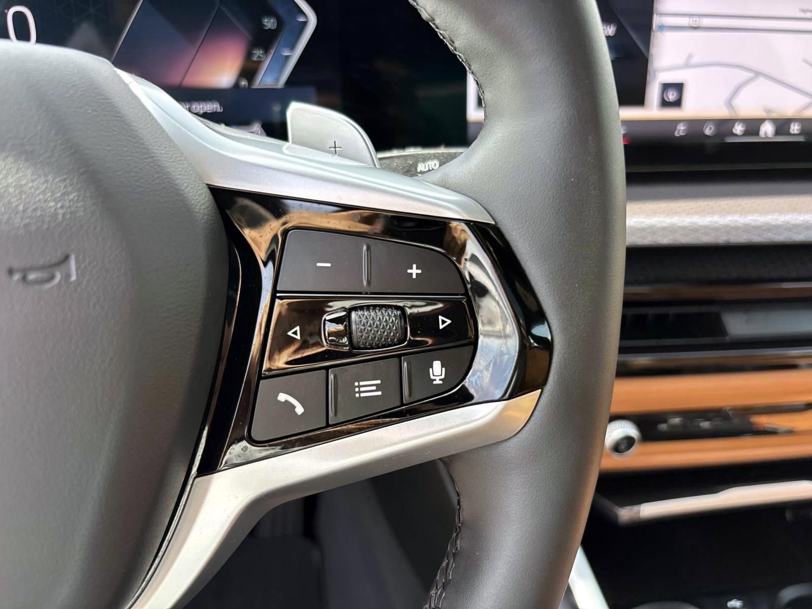 Used 2025 BMW 330i xDrive Sedan AWD/4WD image 18