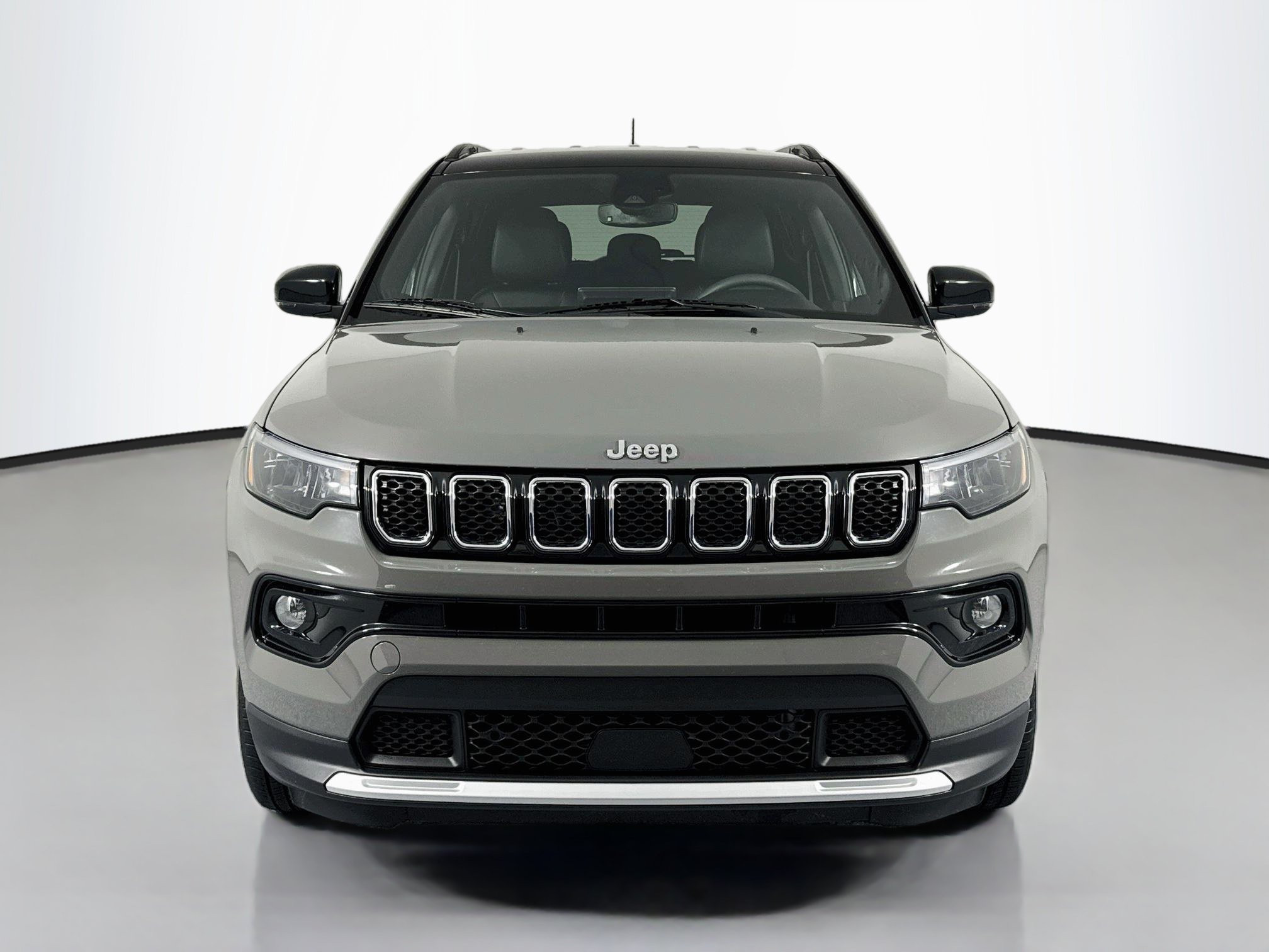 Used 2024 Jeep Compass Limited AWD/4WD image 2