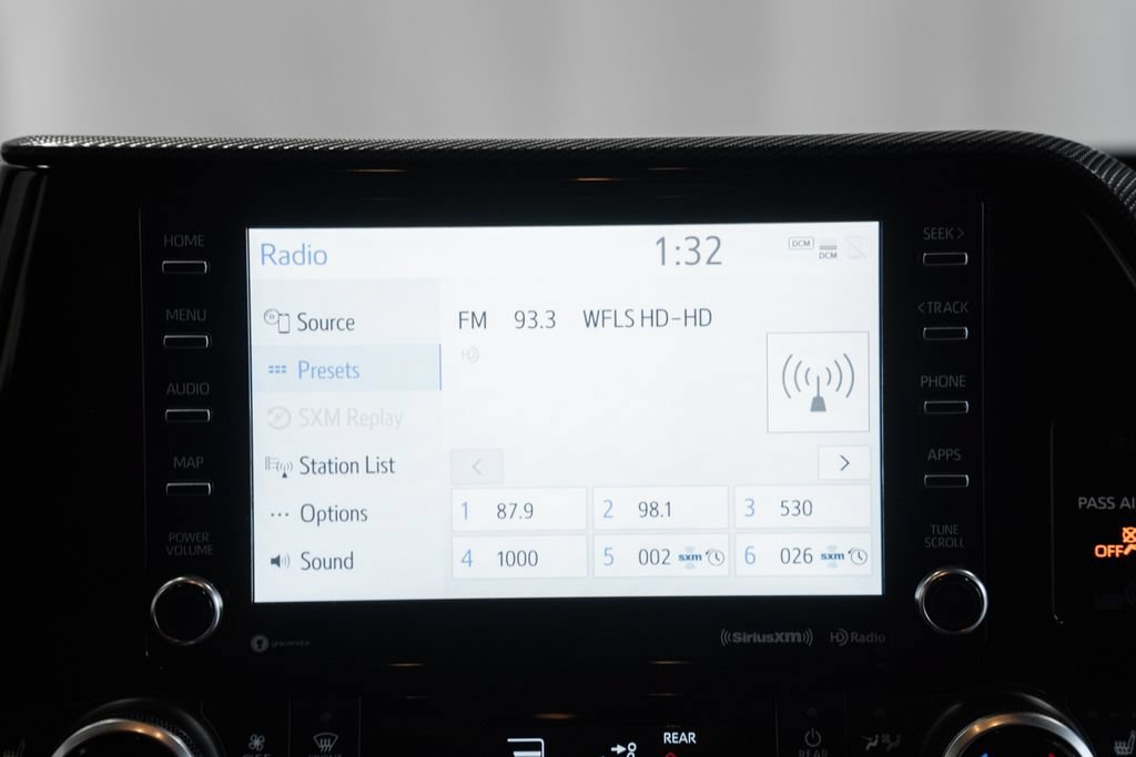 Used 2022 Toyota Highlander XSE AWD/4WD image 15