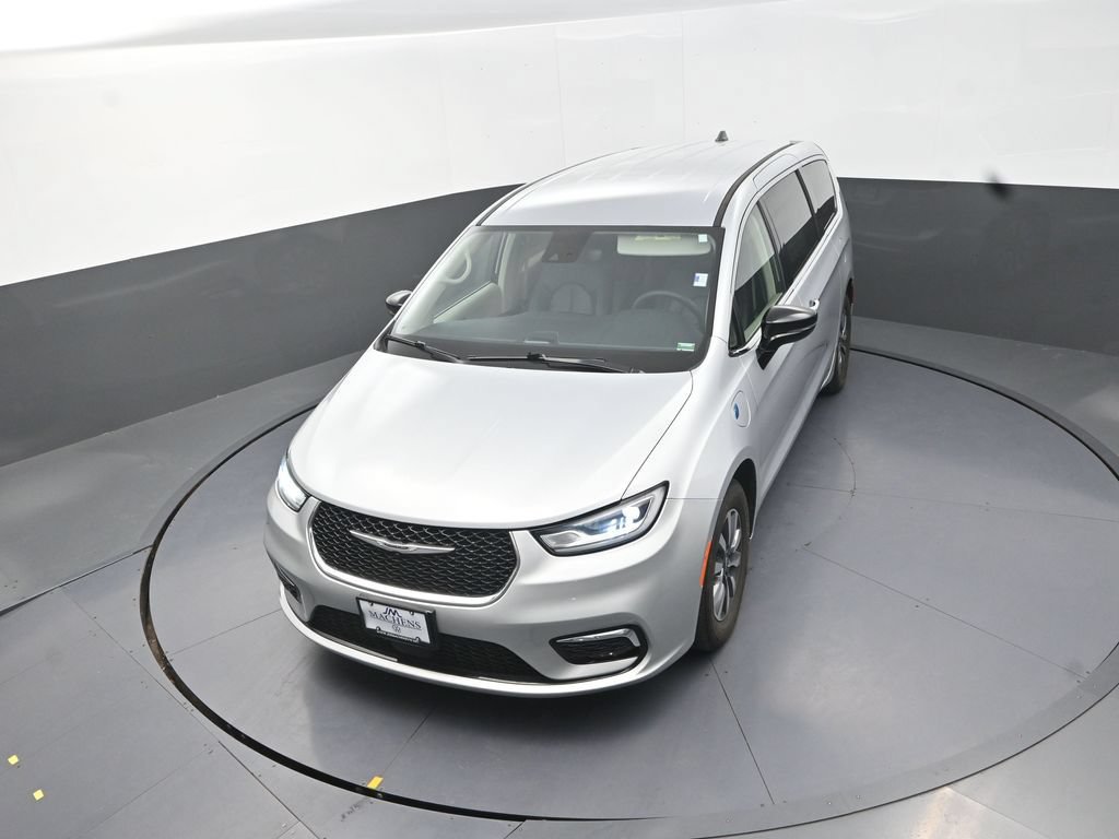 Used 2024 Chrysler Pacifica Limited FWD image 15