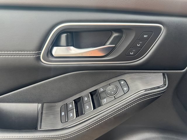 Used 2023 Nissan Rogue Platinum w/ Platinum Premium Package FWD image 17