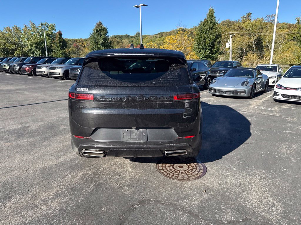 Used 2025 Land Rover Range Rover Sport SE AWD/4WD image 5
