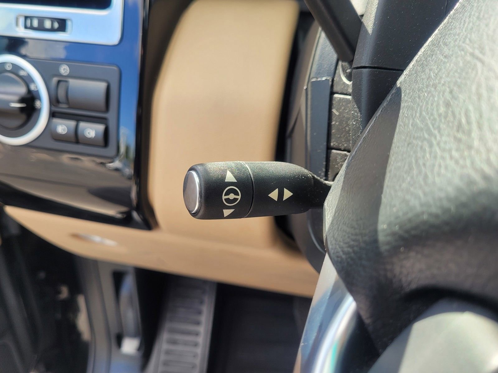 Used 2011 Land Rover Range Rover HSE LUX image 25