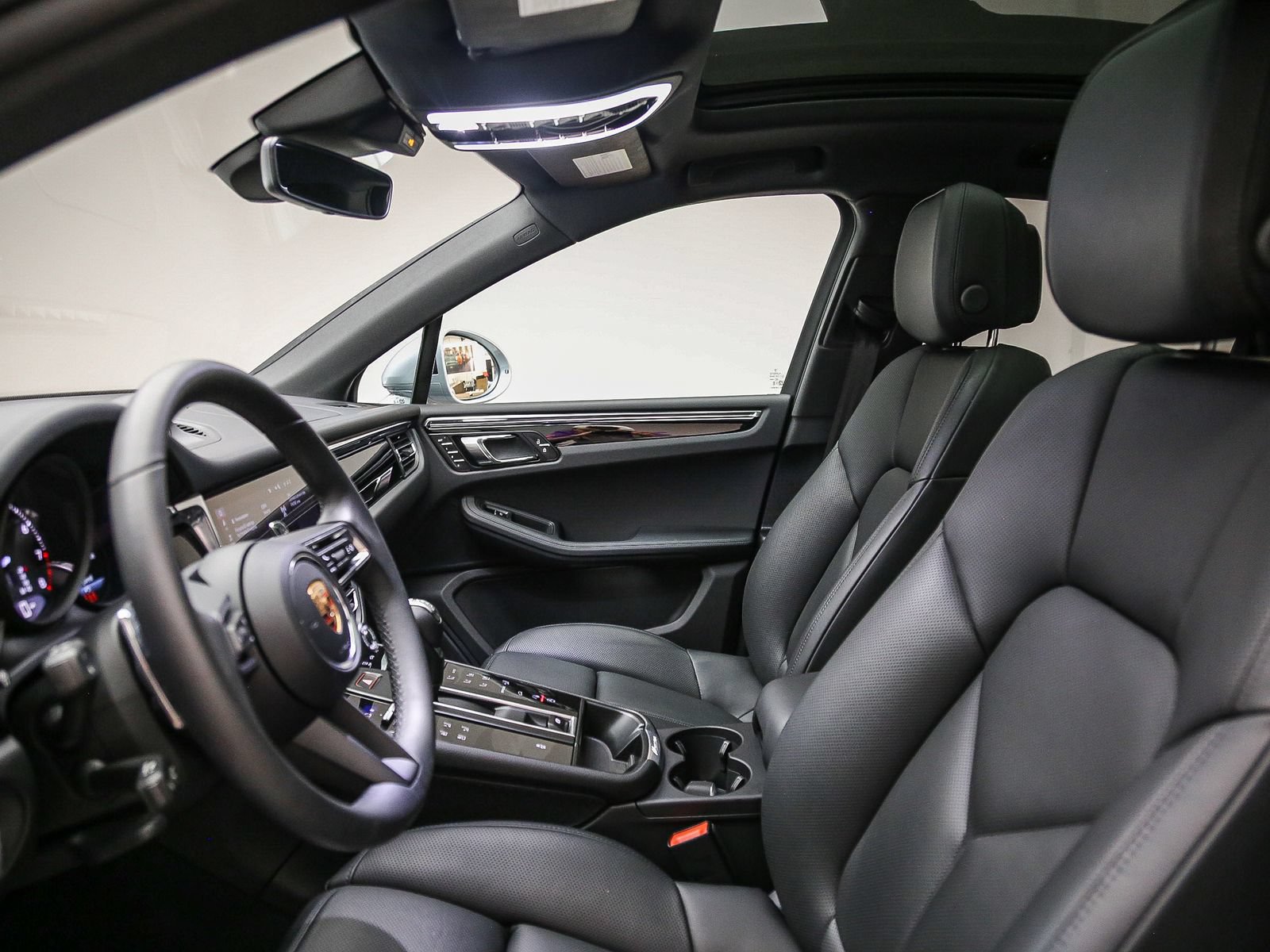 Certified 2026 Porsche Macan AWD/4WD image 22