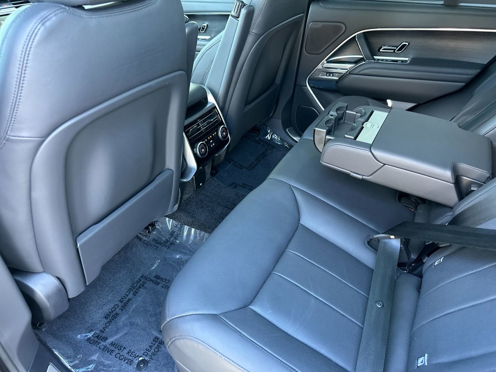 Used 2024 Land Rover Range Rover SE image 12