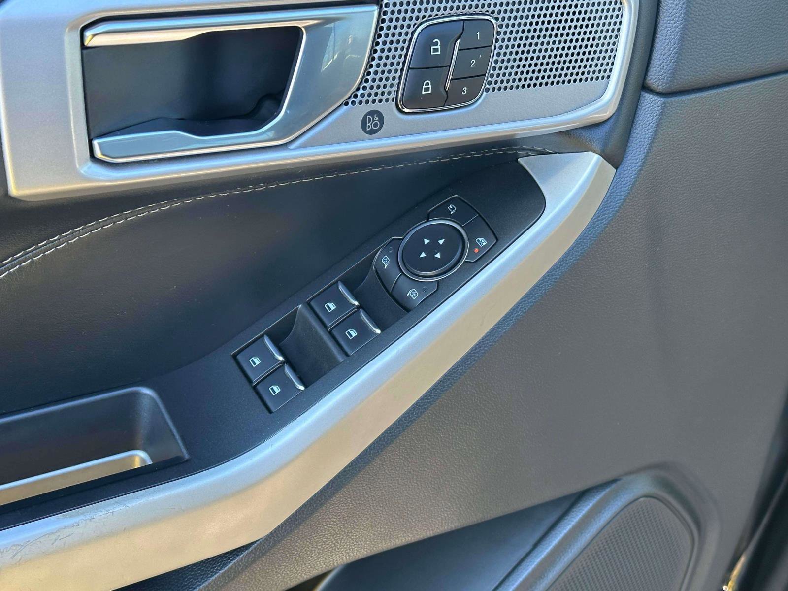 Used 2022 Ford Explorer Limited w/ Equipment Group 301A image 16