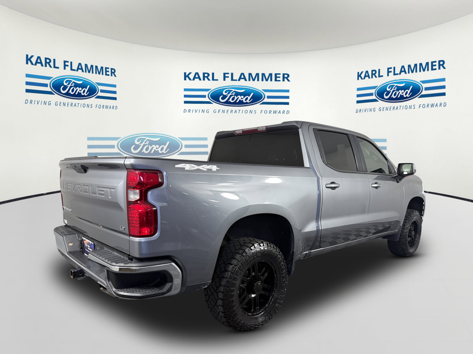 Used 2021 Chevrolet Silverado 1500 LT w/ Z71 Off-Road Package AWD/4WD image 3
