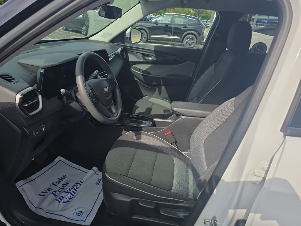 Used 2025 Chevrolet TrailBlazer LT FWD image 13