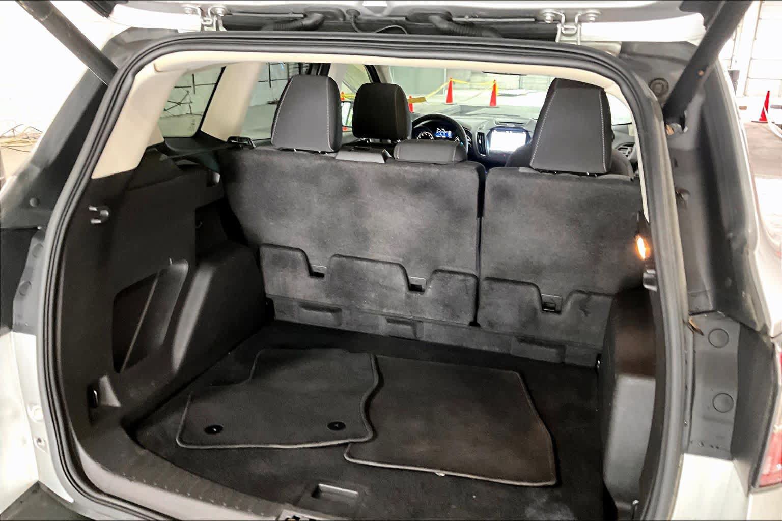 Used 2017 Ford Escape SE w/ Equipment Group 201A AWD/4WD image 32