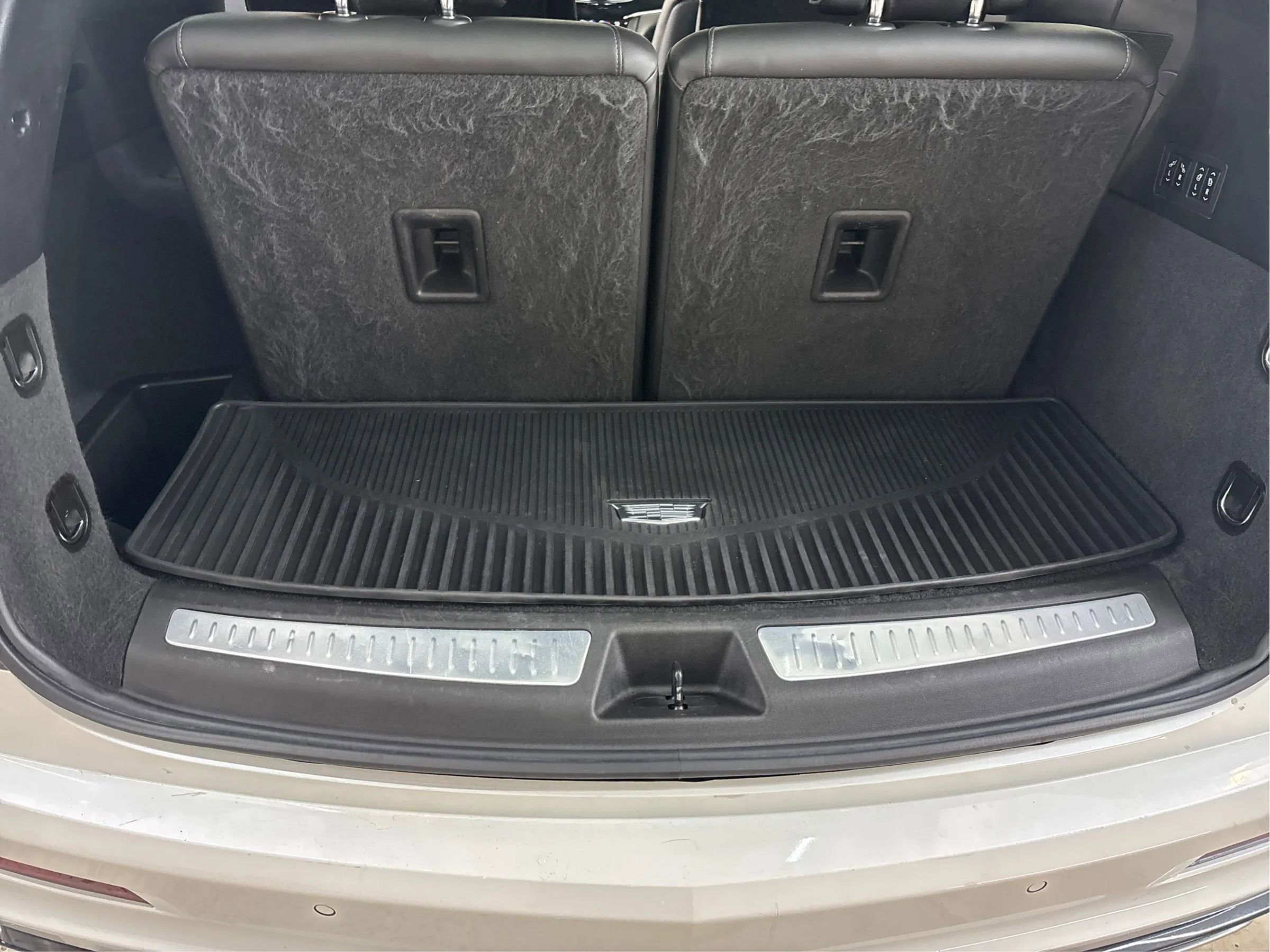 Used 2021 Cadillac XT6 Sport w/ LPO, ONYX Package image 16