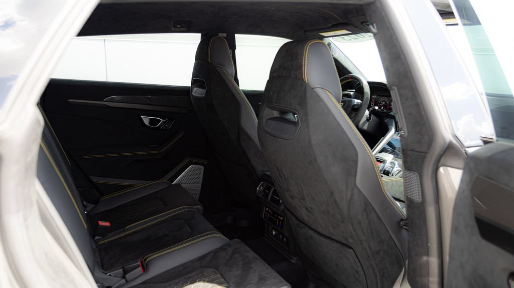 Used 2023 Lamborghini Urus Performante AWD/4WD image 12