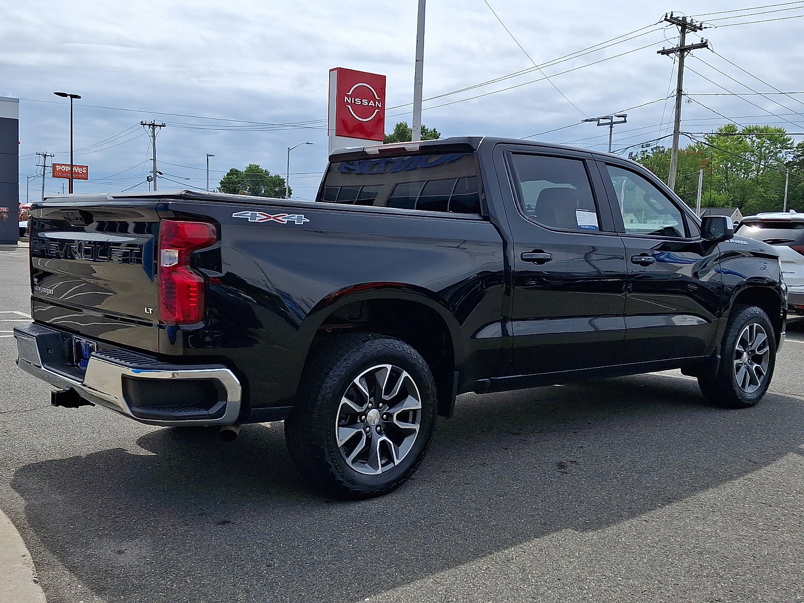 Used 2023 Chevrolet Silverado 1500 LT AWD/4WD image 4