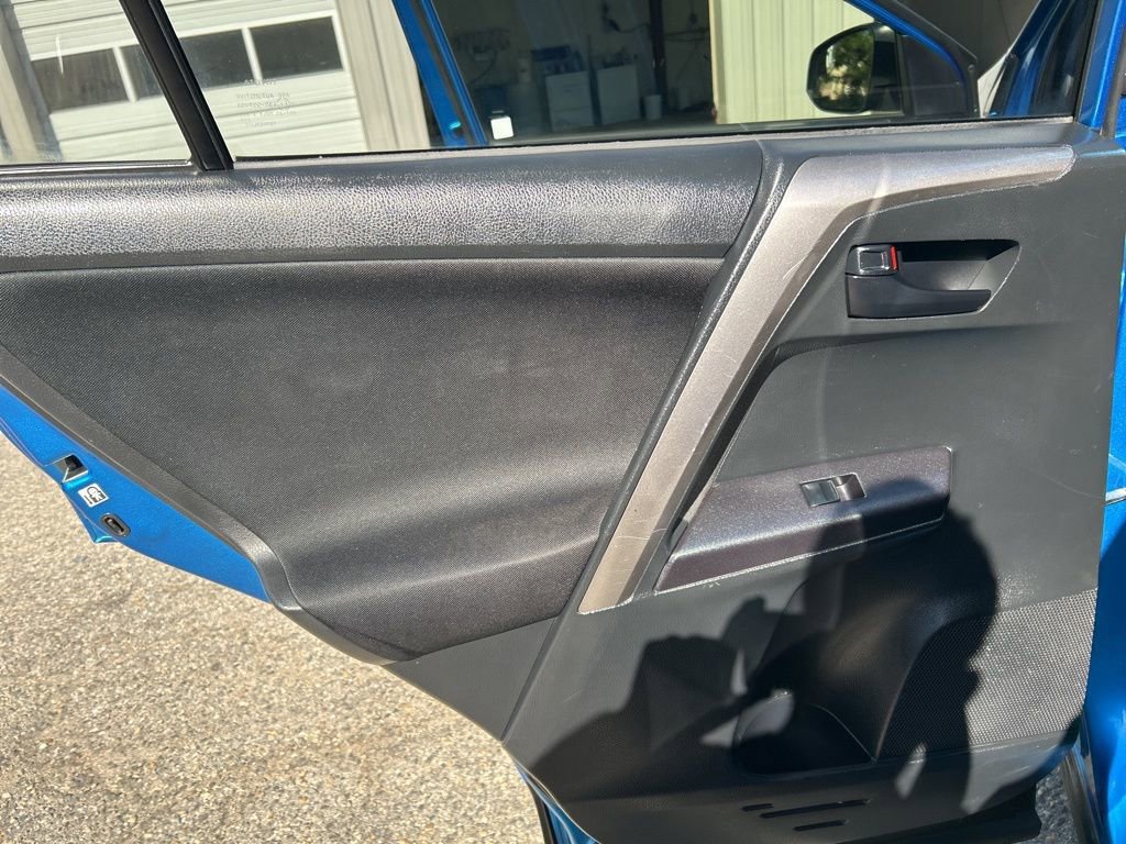 Used 2018 Toyota RAV4 LE w/ All Weather Liner Package image 21