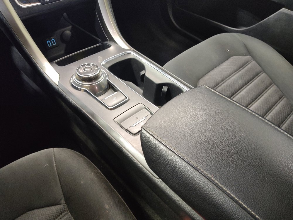 Used 2019 Ford Fusion SE FWD image 26