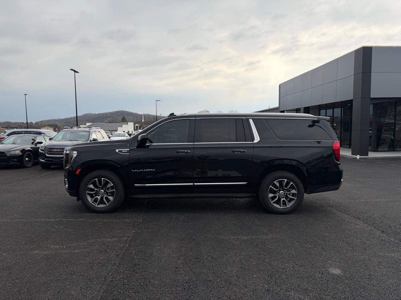 Used 2021 GMC Yukon XL SLT AWD/4WD image 6