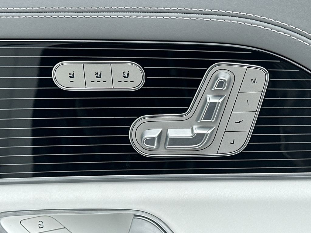 Certified 2025 Mercedes-Benz Maybach GLS 600 4MATIC image 19