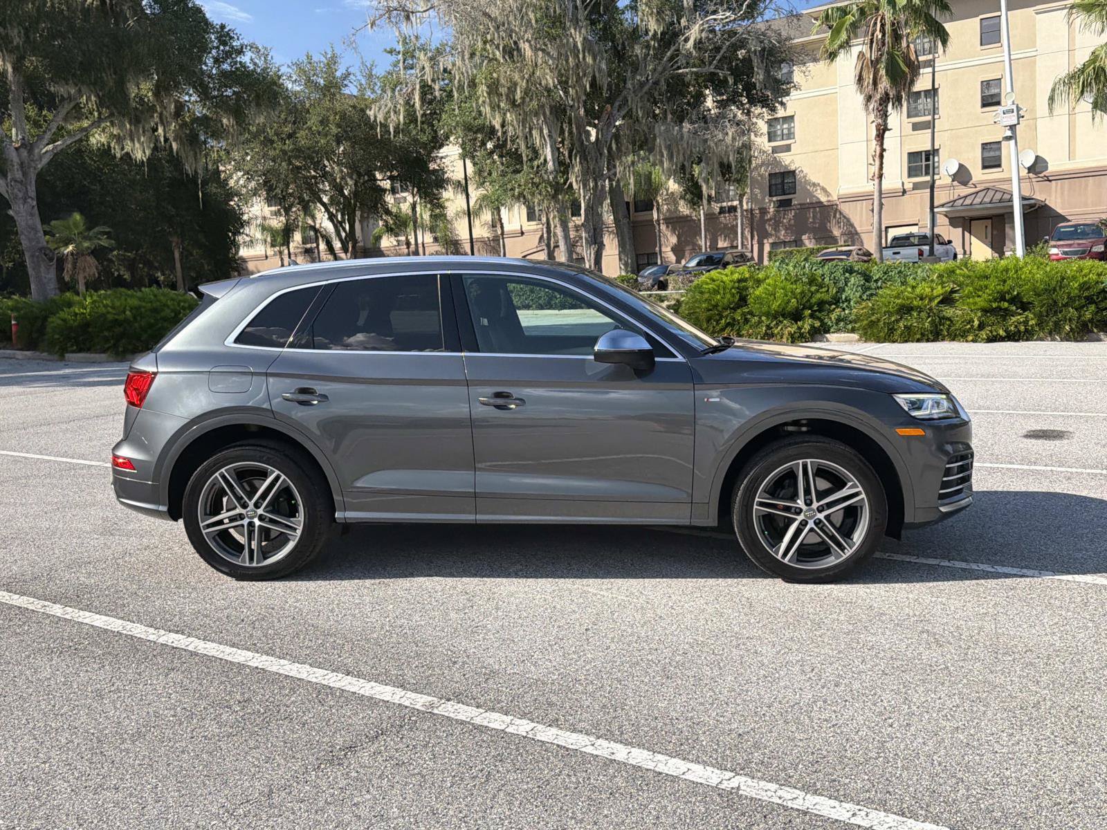 Used 2019 Audi SQ5 Premium Plus w/ Premium Plus Package AWD/4WD image 3