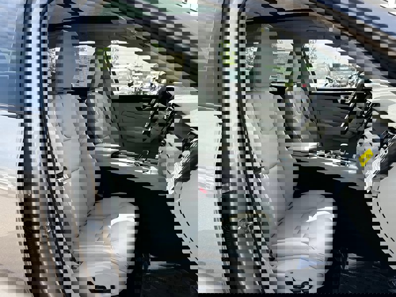 New 2025 Volvo XC60 B5 Plus w/ Protection Package Premier image 8