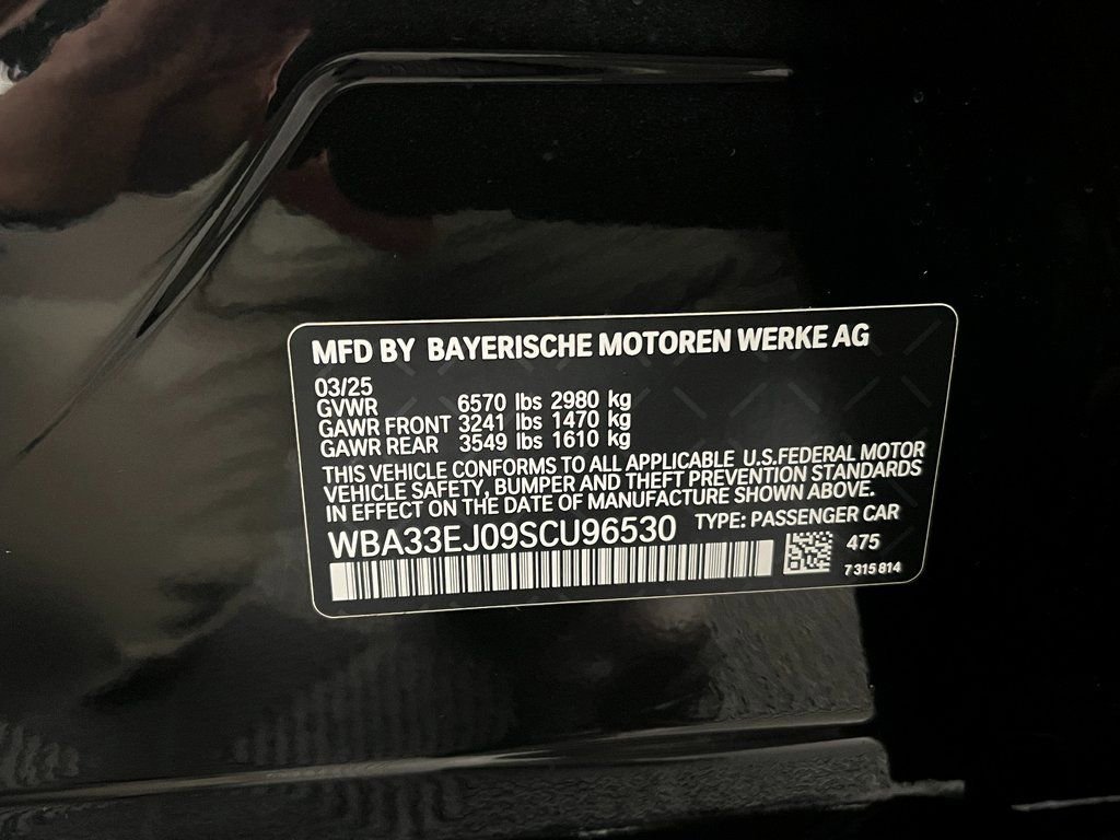 Used 2025 BMW 760i xDrive w/ Premium Package image 29