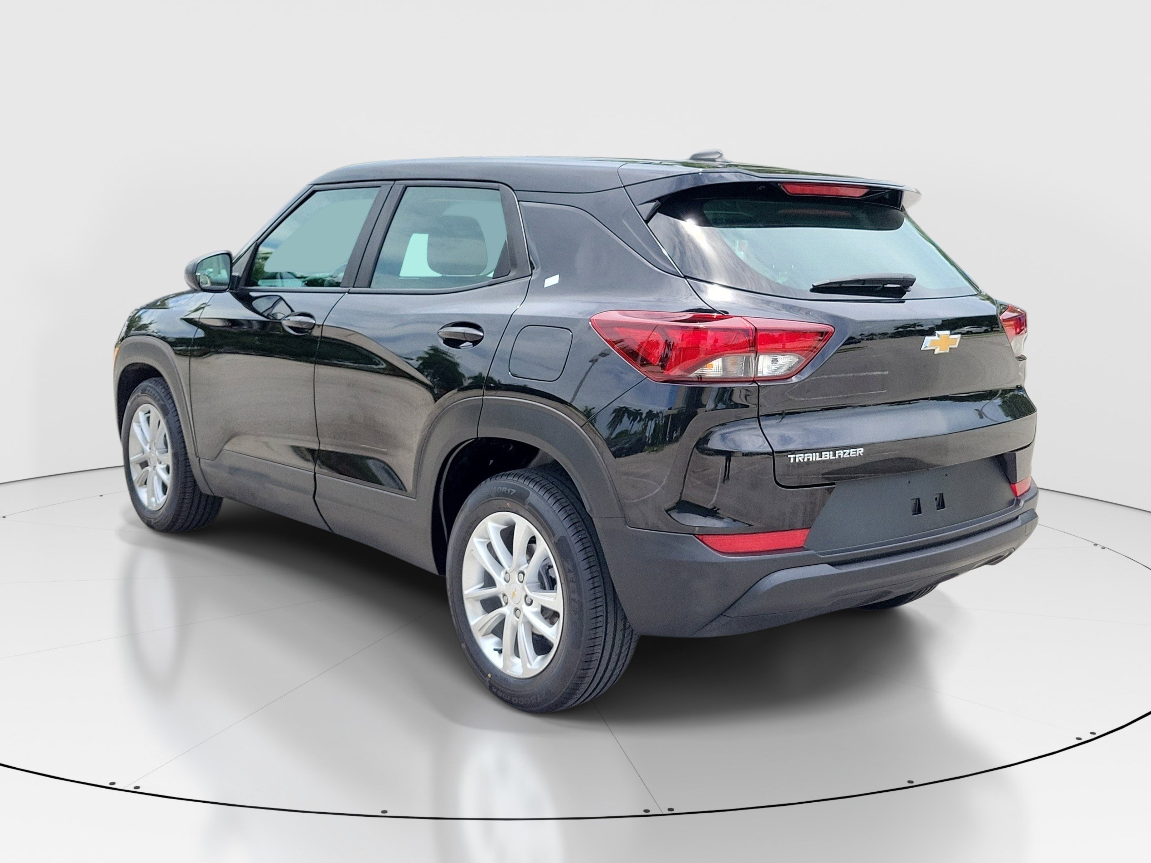 Used 2025 Chevrolet TrailBlazer LS FWD image 5