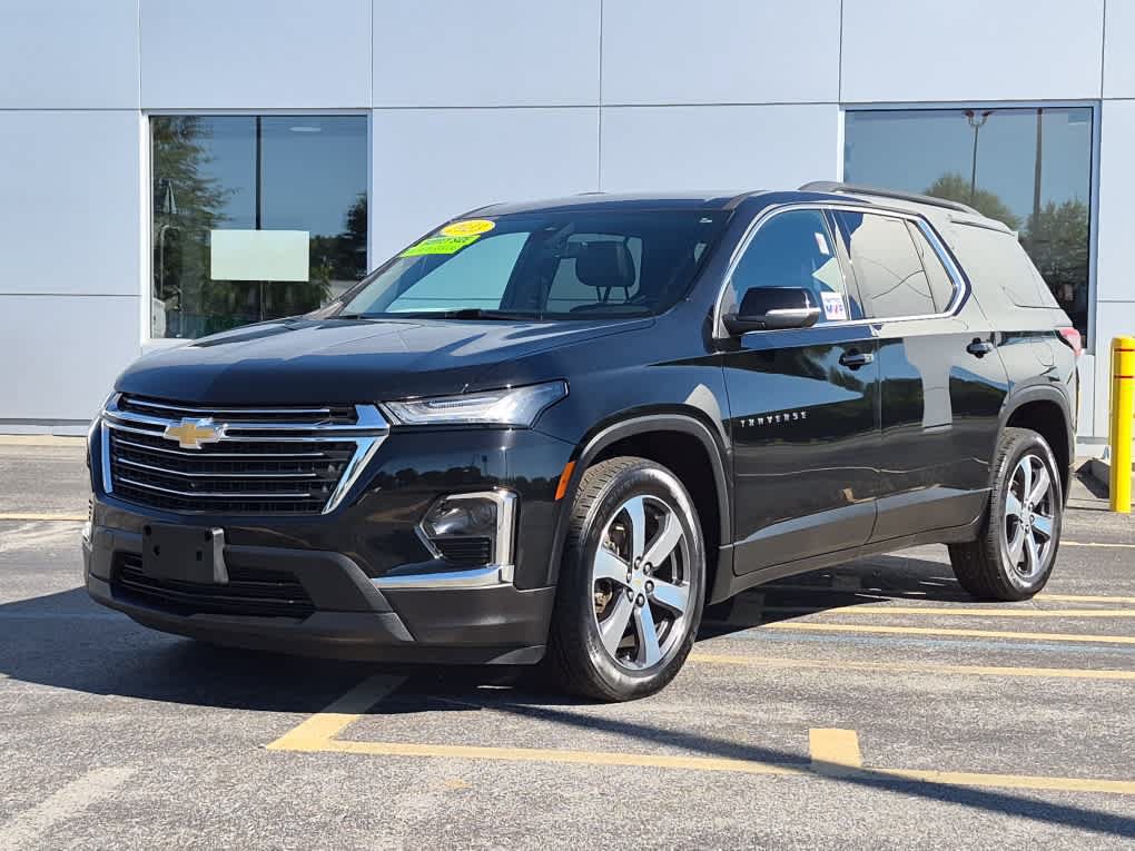 Used 2023 Chevrolet Traverse LT w/ LT Premium Package AWD/4WD image 1