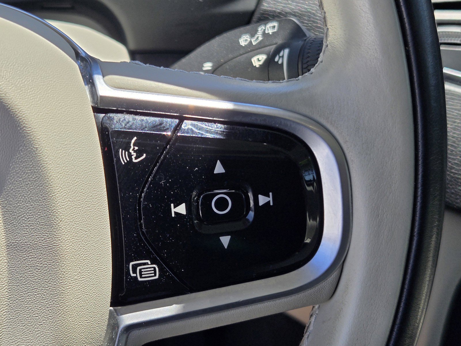 Used 2020 Volvo XC90 T6 Momentum AWD/4WD image 24
