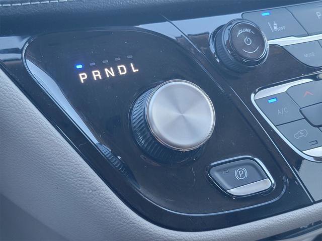 Certified 2024 Chrysler Pacifica Select image 30