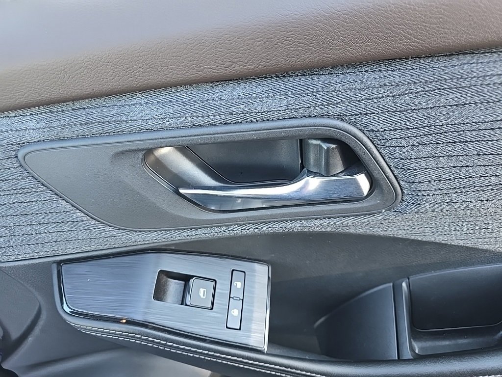 Used 2023 Nissan Rogue SV image 18